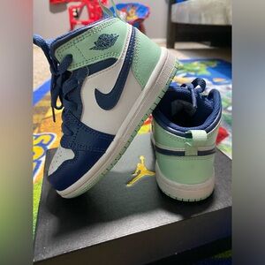 Jordan Mid 1 Sz. 8c Toddler Kicks